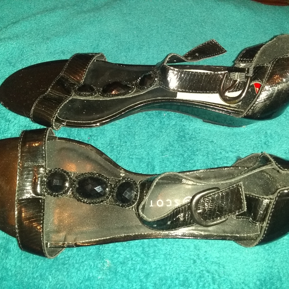 Karen Scott 8.5 Black Snakeskin-like Sandals